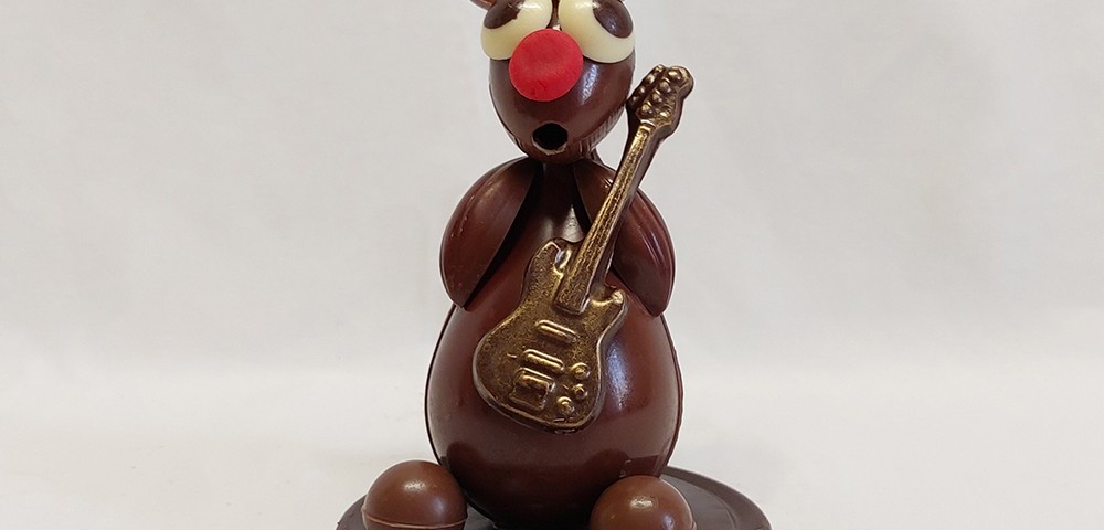 Boulangerie-Chocolaterie-Verjus-Janze-Sourie-guitare-Wi436