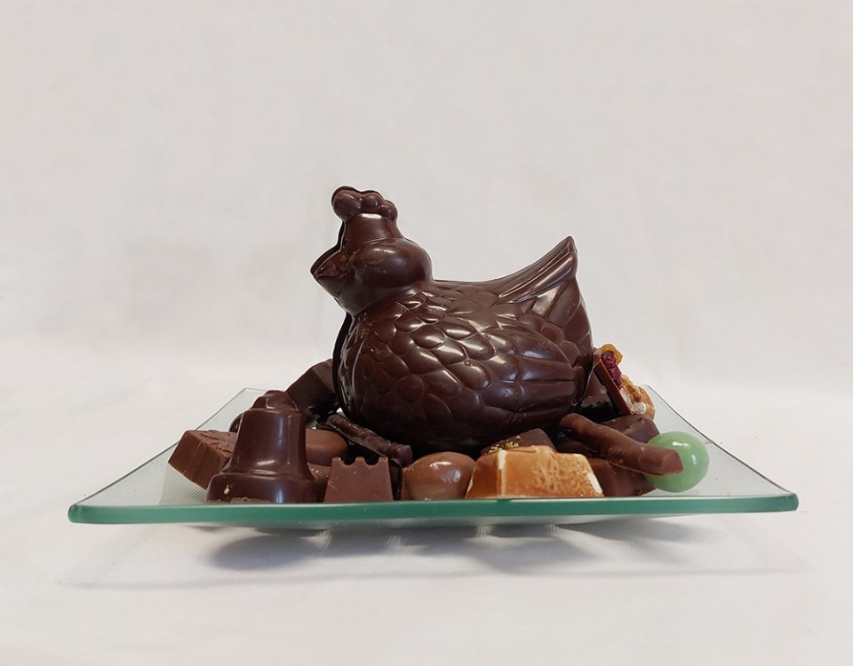 Boulangerie-Chocolaterie-Verjus-Janze-composition-poule-chocolat-Pu255