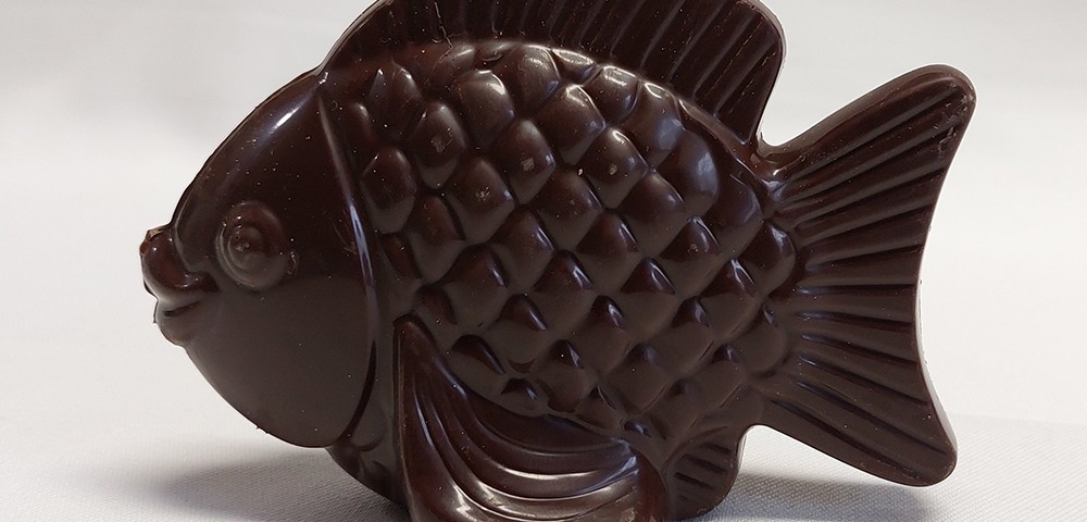 Boulangerie-Chocolaterie-Verjus-Janze-composition-poisson-chocolat-Vr589
