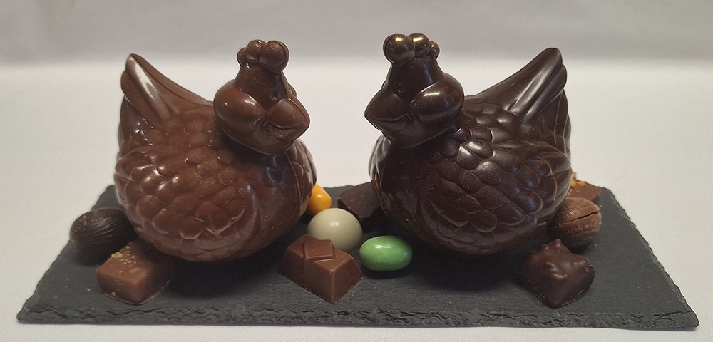 Boulangerie-Chocolaterie-Verjus-Janze-les-poules-paques-chocolat-Qx589