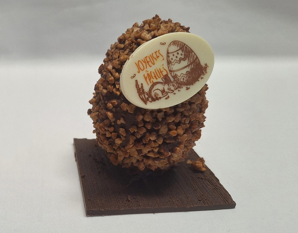 Boulangerie-Chocolaterie-Verjus-Janze-oeuf-crunchy-2-paques-chocolat-Cu247