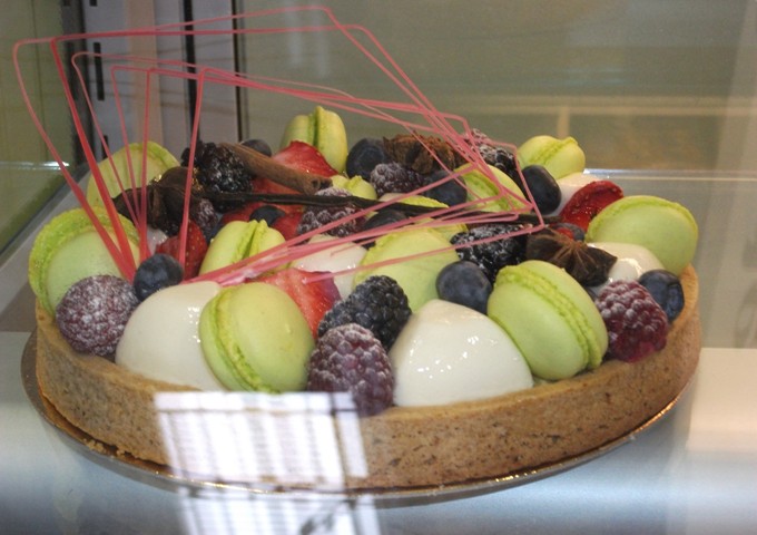 Tarte aux fruits et macarons